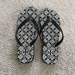Tory Burch Black and White flip flop 7